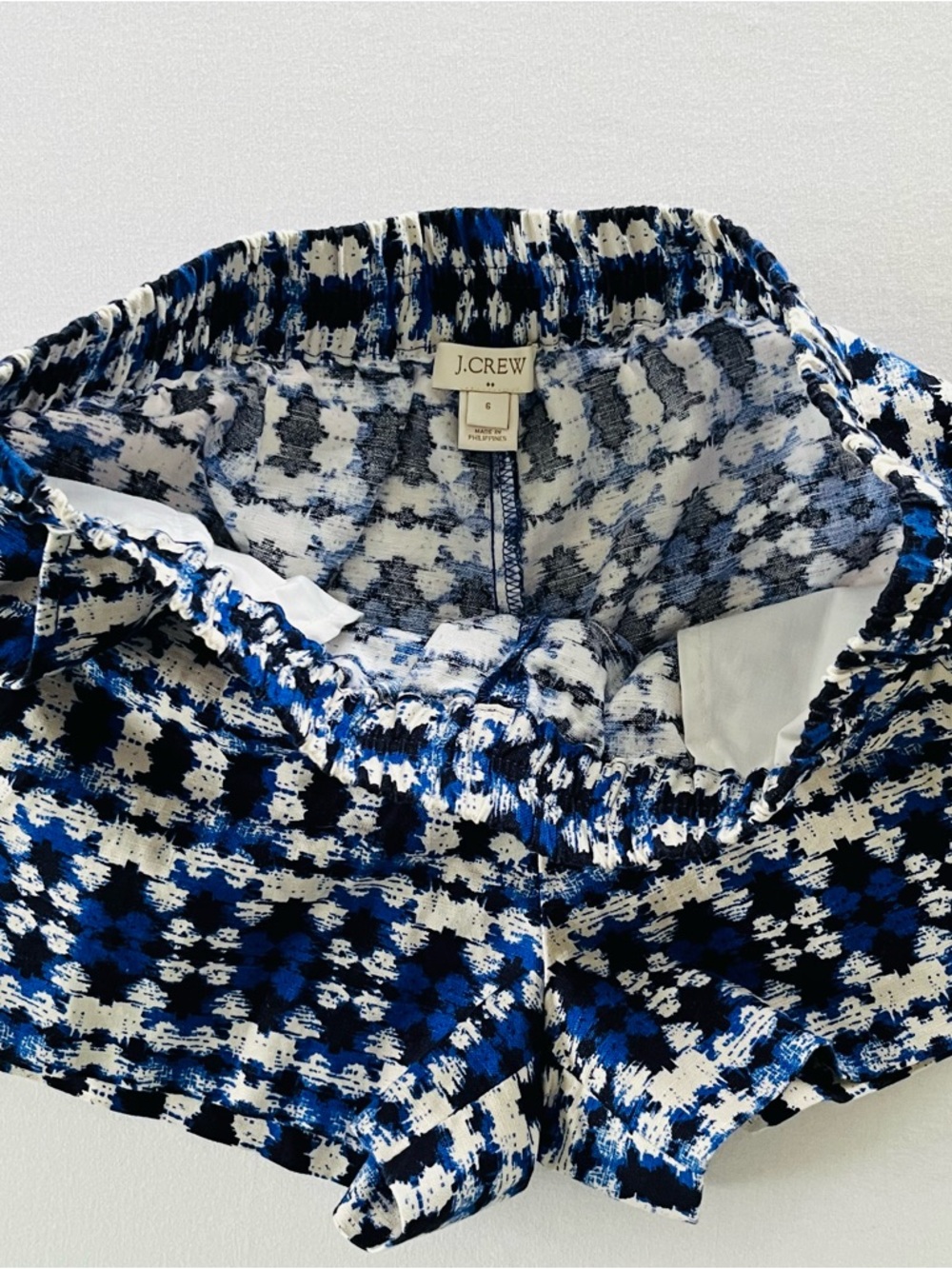 J.Crew Woman’s Boardwalk Blue/White Geometric Aztec Print Elastic Waist Shorts 6 - Picture 4 of 6